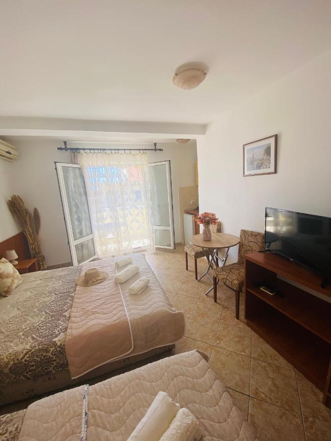 Miomir Perazic Apartments Petrovac Eksteriør billede