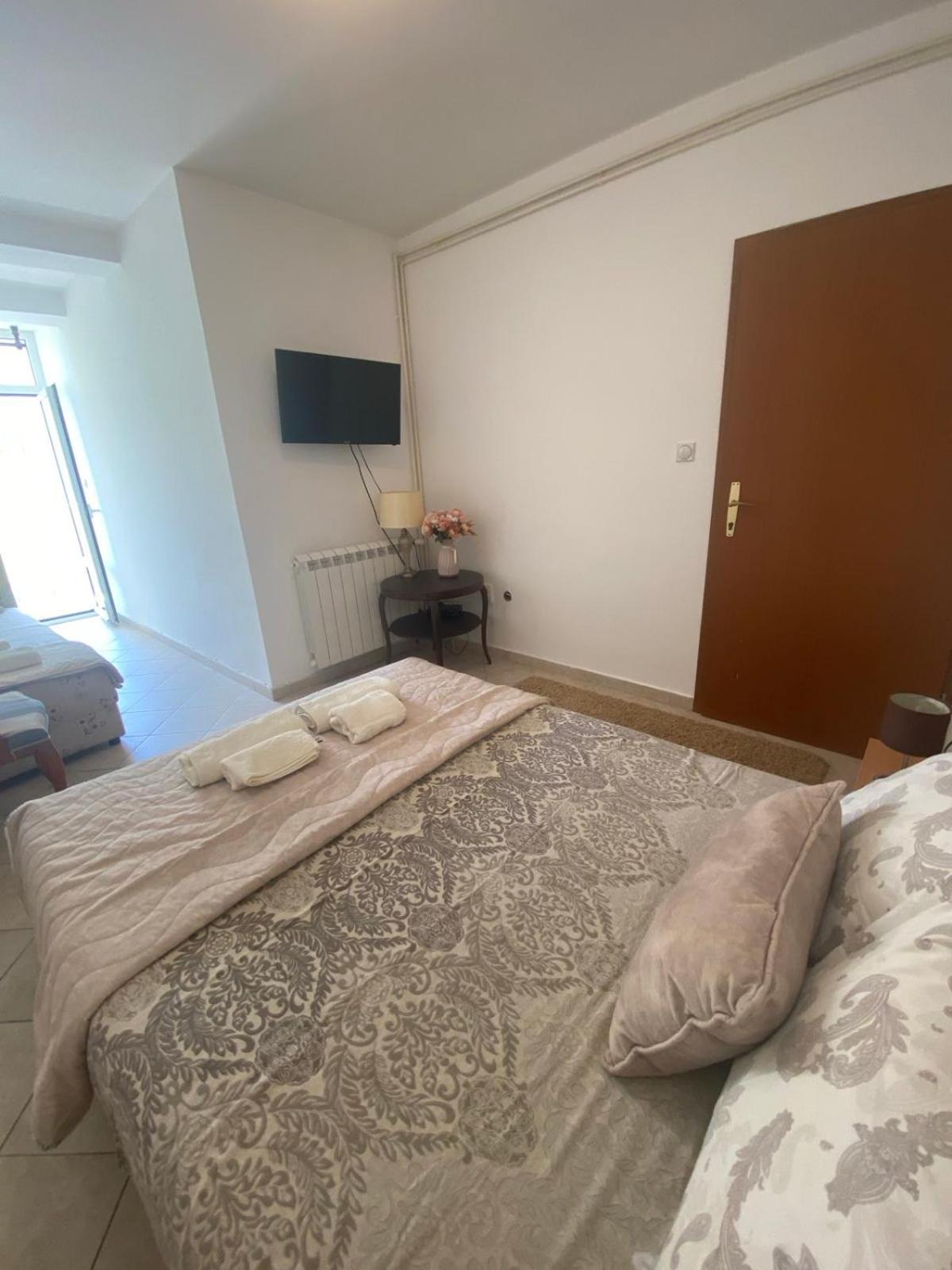 Miomir Perazic Apartments Petrovac Eksteriør billede