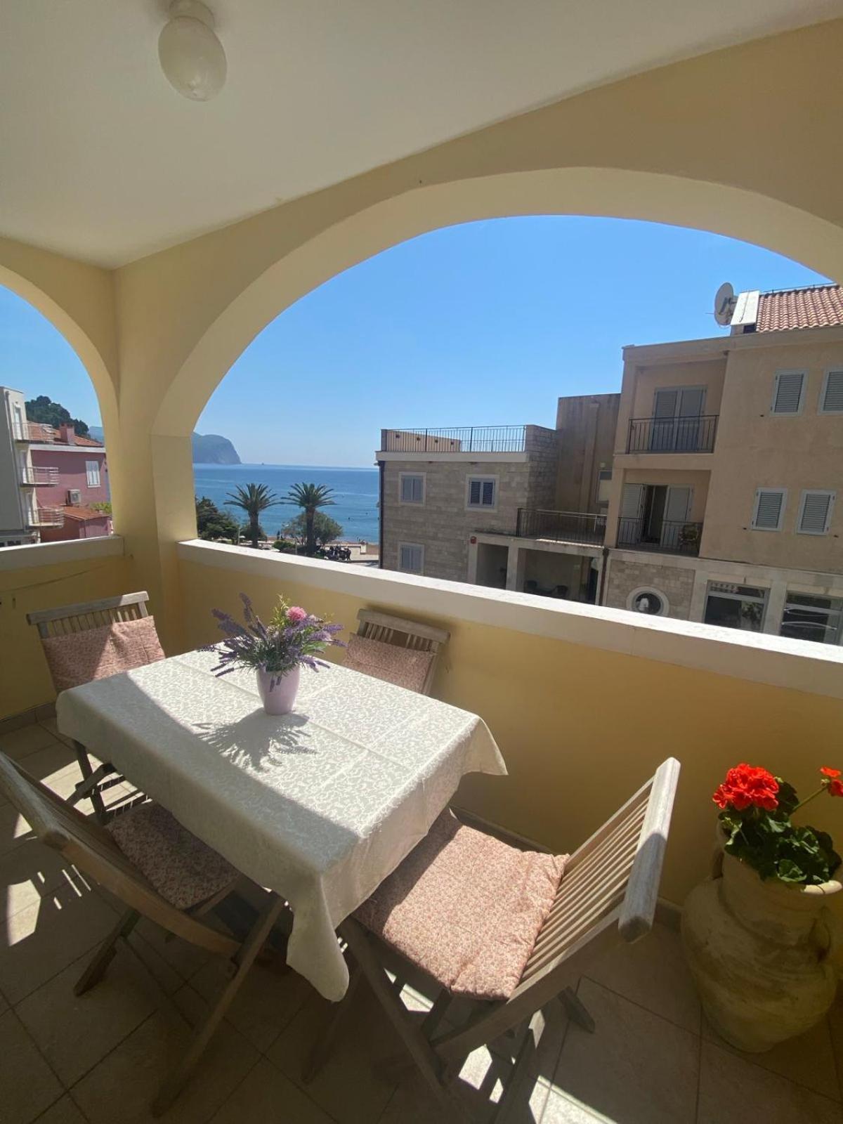 Miomir Perazic Apartments Petrovac Eksteriør billede